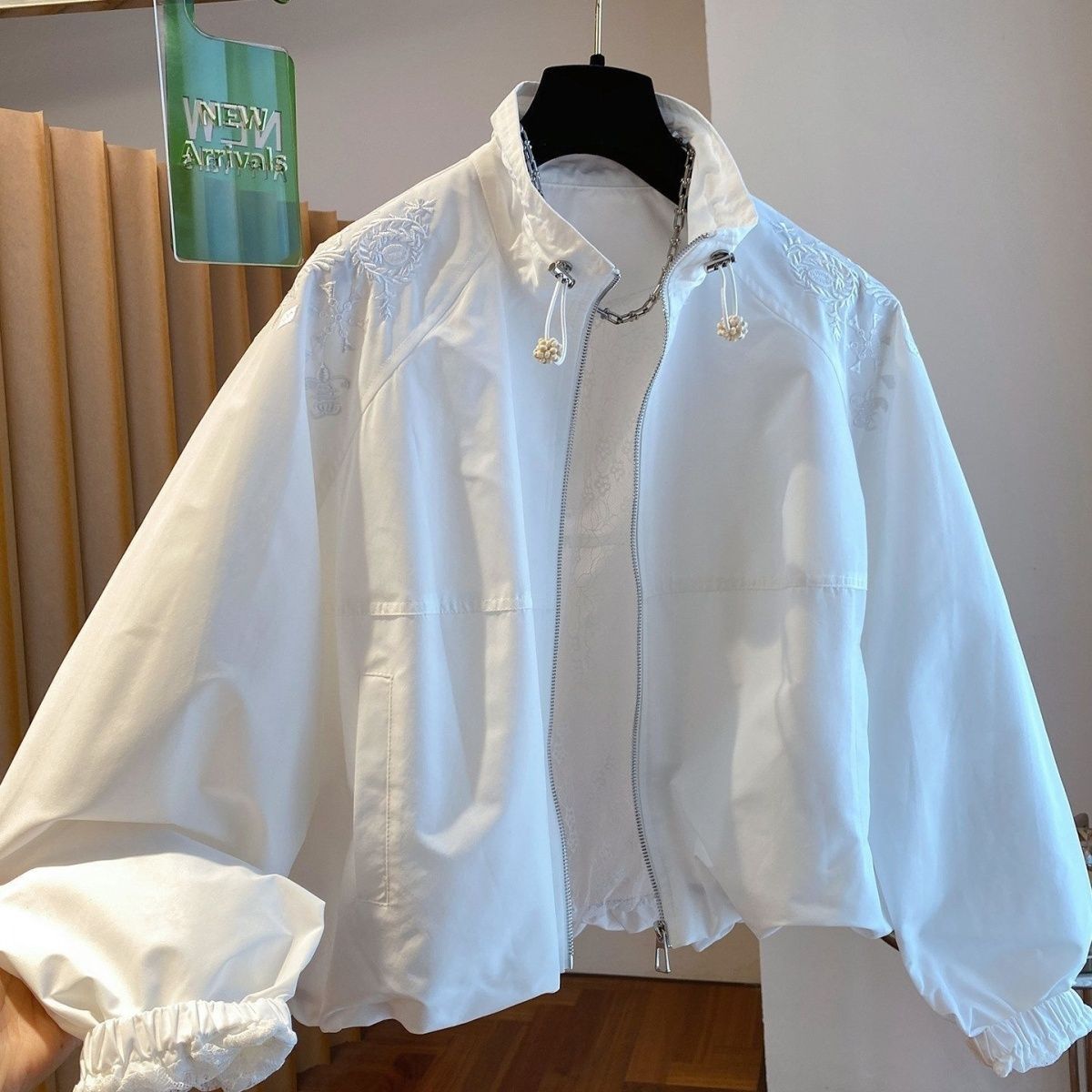 Crew Clothing Summer Jacket - เสื้อคลุมกันแดดแฟชั่นสำหรับผู้หญิง ฤดูใบไม้ผลิ-ฤดูร้อน 2026 เสื้อแจ็คเก็ตป้องกันแสงแดดแบบใหม่ ปักลายบางเบา เสื้อคลุมตัวสั้นสำหรับผู้หญิง