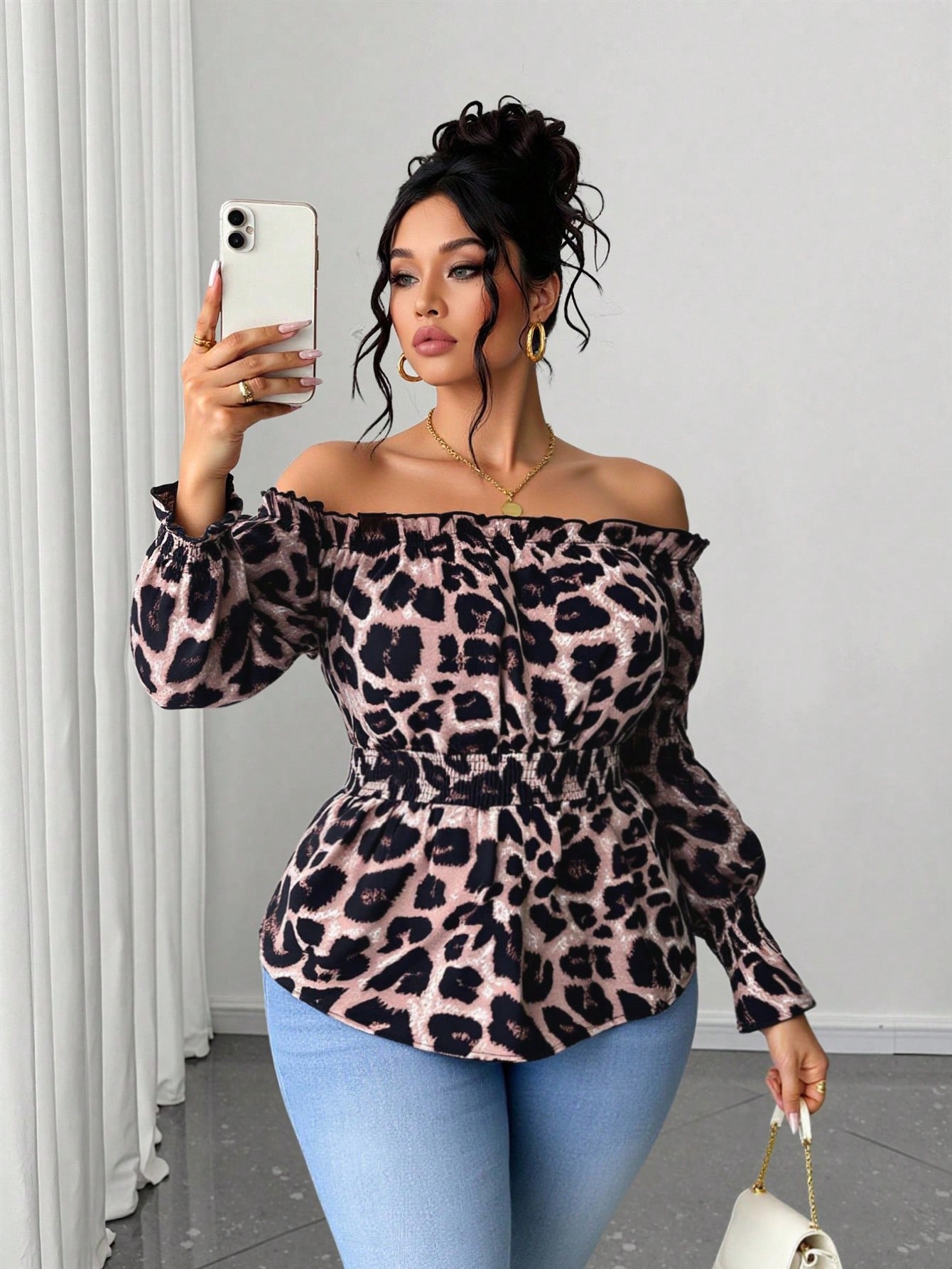 Off Shoulder Blouse - เสื้อเบลาส์แฟชั่นสำหรับผู้หญิงไซส์ใหญ่ ลายเสือดาว แต่งระบาย ไหล่ตก แขนยาว เสื้อทรงเปปลัมสำหรับฤดูใบไม้ผลิและฤดูร้อน