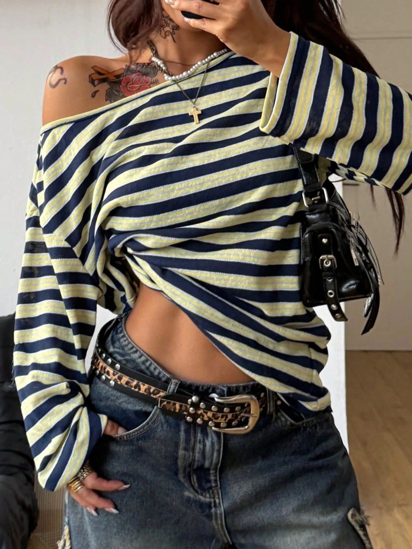 เสื้อยืดโอเวอร์ไซส์ลายทางสีน้ำ - Off Shoulder Blouse บทวิจารณ์และราคา